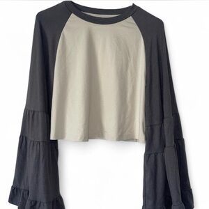 Boho Tiered Bell Sleeve Crew Neck Long Sleeve Top Small in Cream and Gray